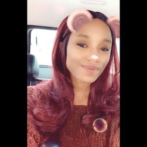 Meet your Posher, Deedee